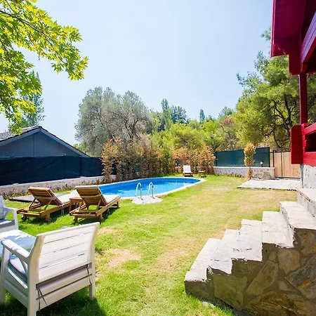 Kirmizi Ev Kalkan