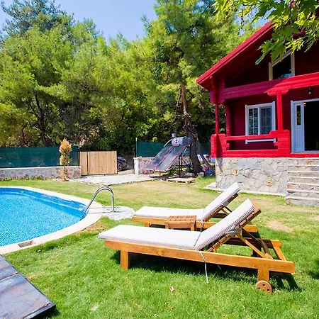 Kirmizi Ev Vilă Kalkan